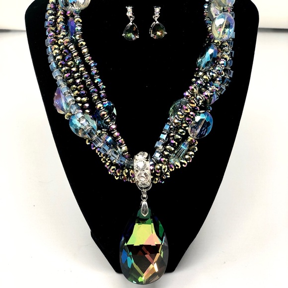 Rainbow Large Pendant Teardrop Necklace NWT - Picture 4 of 6